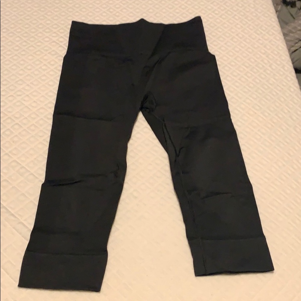 Lululemon Cropped Legging size 6